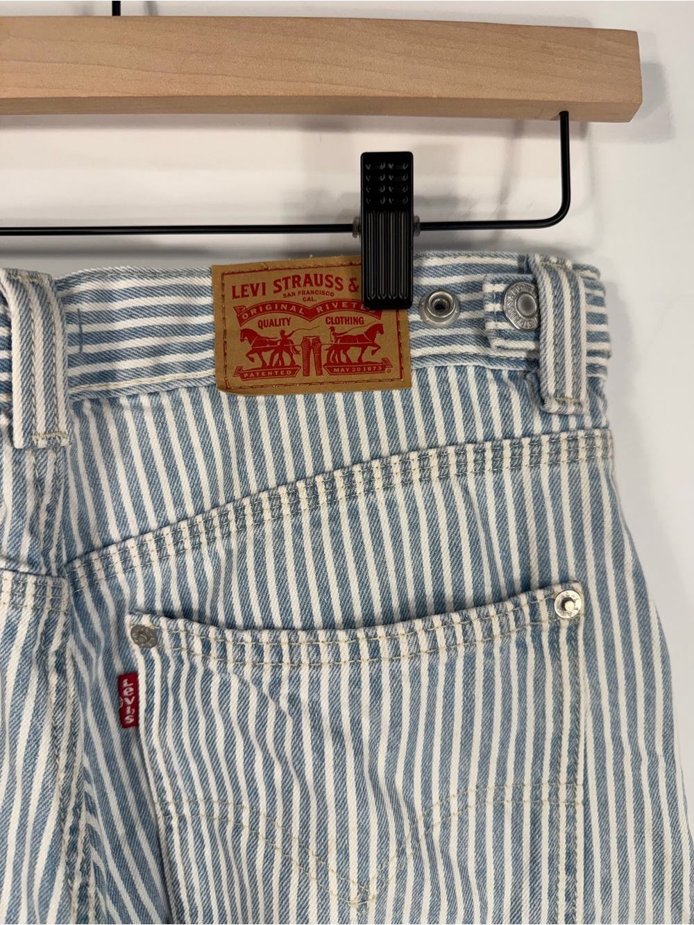 Levi’s Cinch Baggy High-Waist Wide Leg Striped Pants - Light Blue/White